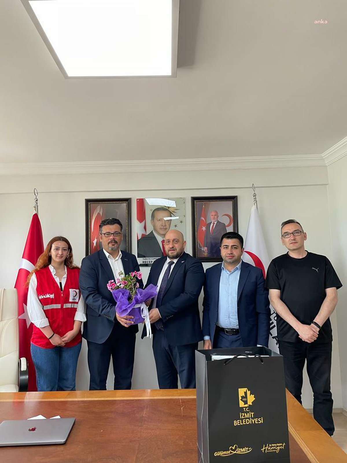 İzmit Belediyesi\'nden Kızılay Kocaeli Şube Başkanlığı\'na Ziyaret