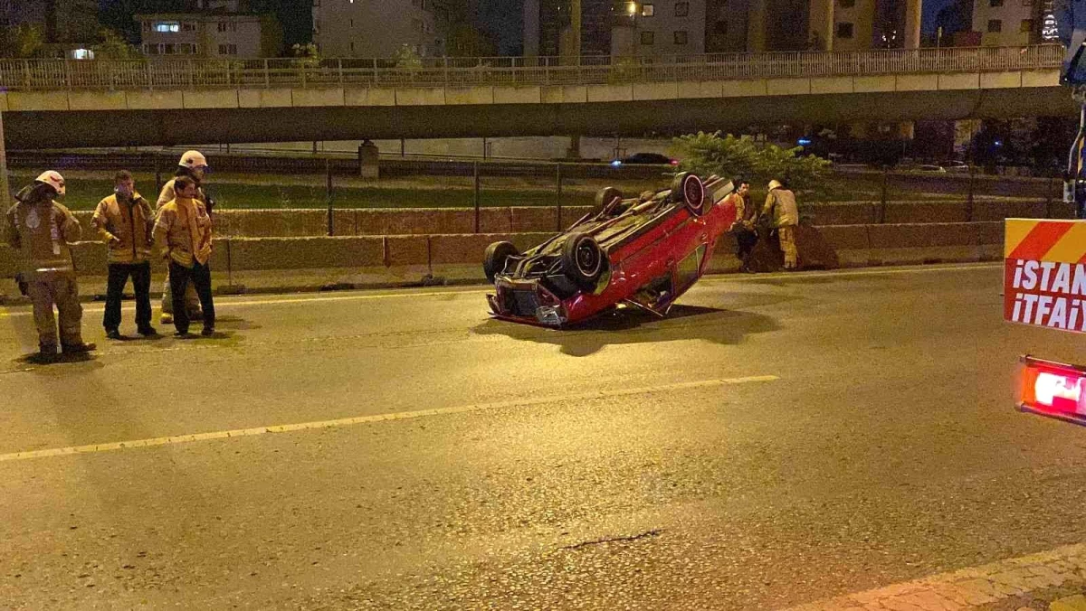 Kadıköy D-100 karayolunda 2 otomobil çarpıştı, otomobilde gaz kaçağı karayolu bir süre trafiğe kapatıldı