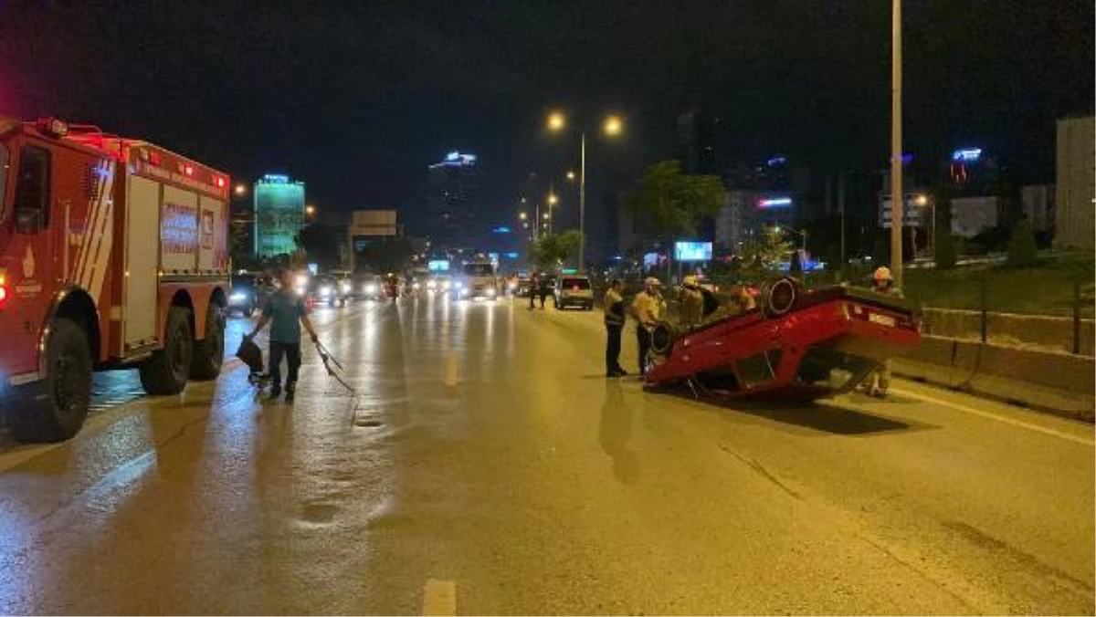 Kadıköy d-100 karayolunda 2 otomobil çarpıştı; trafik kontrollü şekilde sağlandı