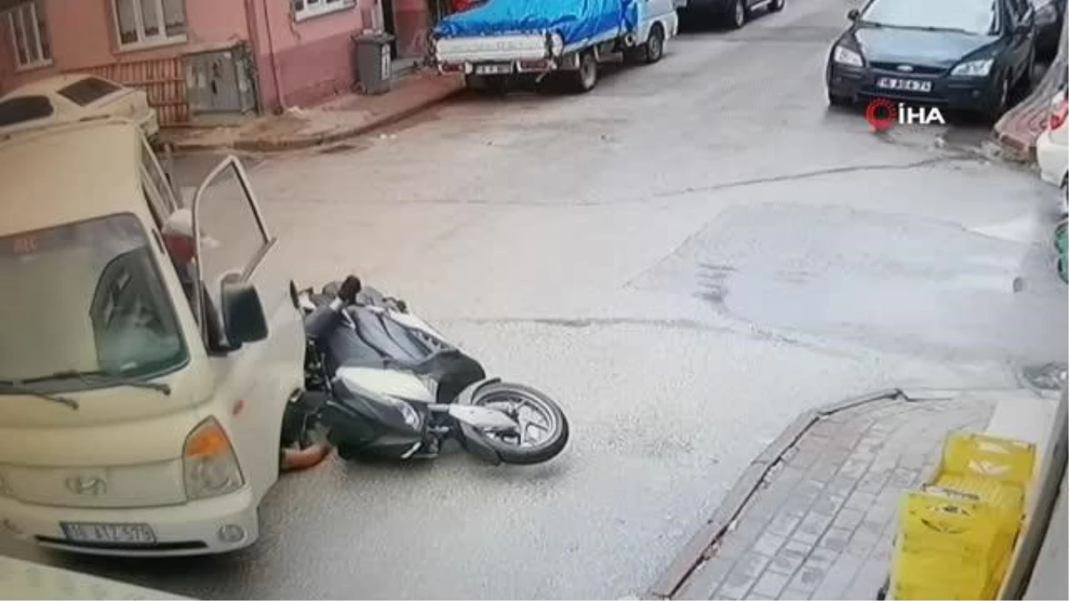 Kamyonet ile motosikletin kazası kamerada