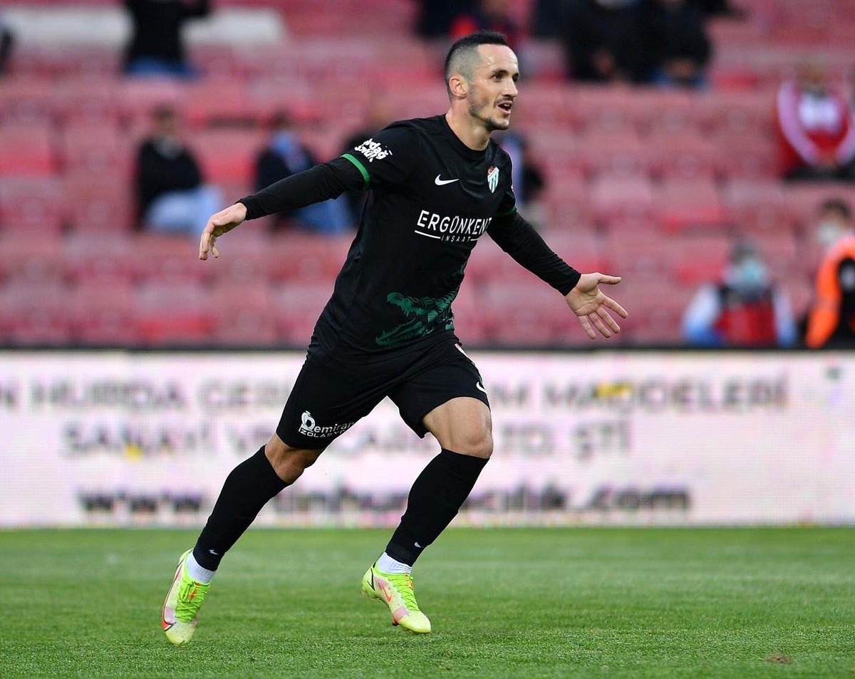 Namiq Alasgarov, Bursaspor\'la olan sözlemesini feshetti