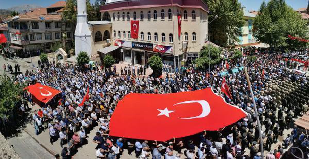Şehit Sözleşmeli Er Özer, son yolculuğuna uğurlandı