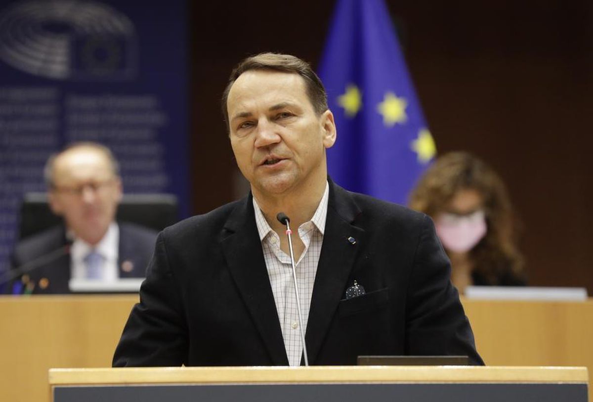Sikorski: "Ukrayna\'ya bağımsızlığını savunabilmesi için nükleer silah verilmeli"