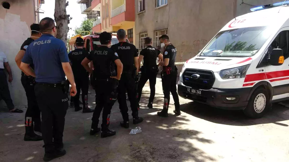 Adıyaman'da sokağı saran kötü koku sonrası harekete geçen ekipler, evde çürümüş ceset buldu
