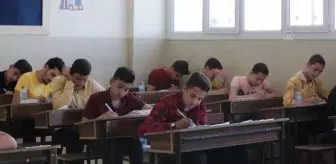 Suriye'nin kuzeyinde liseye geçiş sınavı düzenleniyor