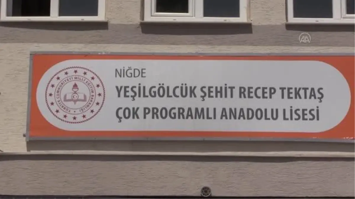 Tarım lisesi öğrencileri teorik bilgileri tarlada pratiğe dönüştürüyor