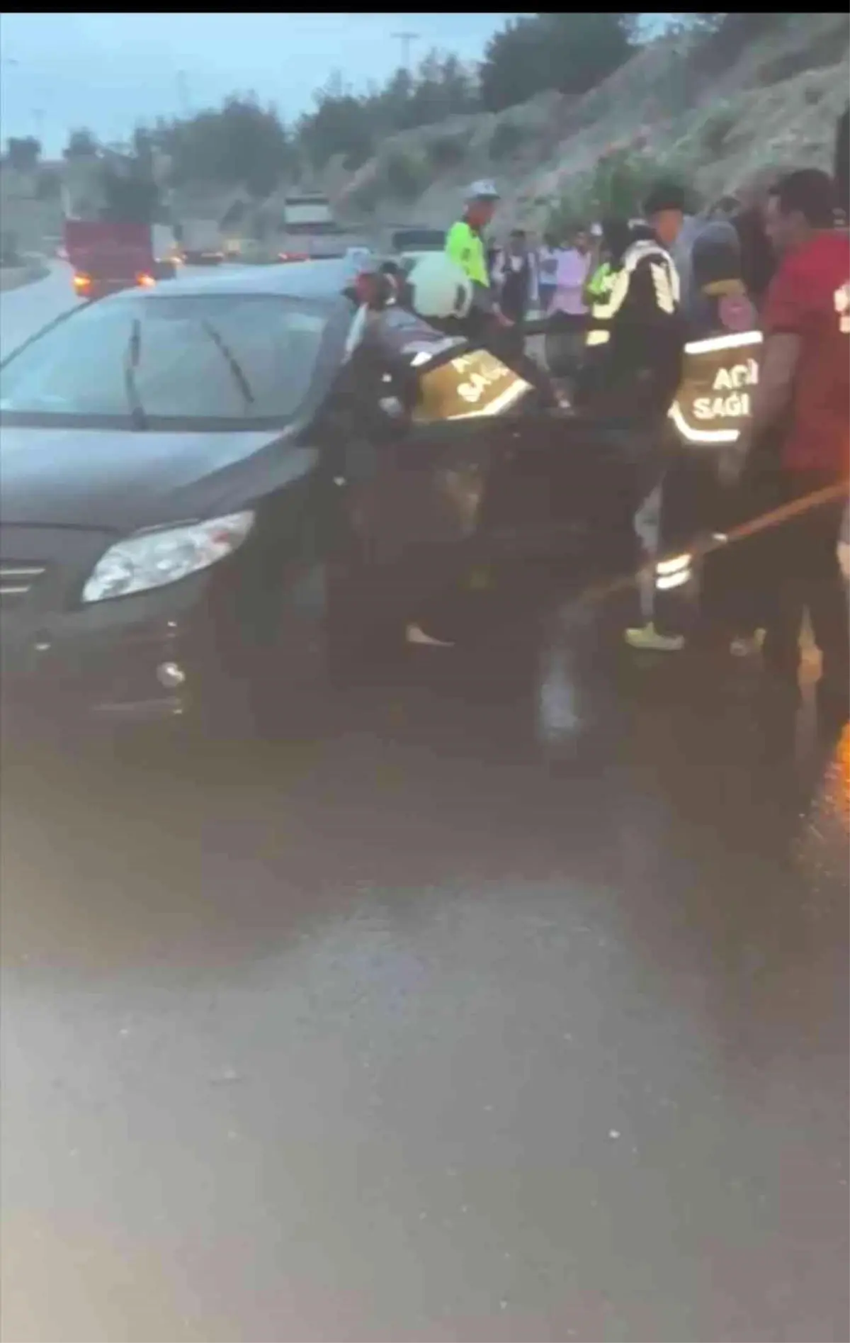 TEM otoyolundaki kazada 3 kişi yaralandı