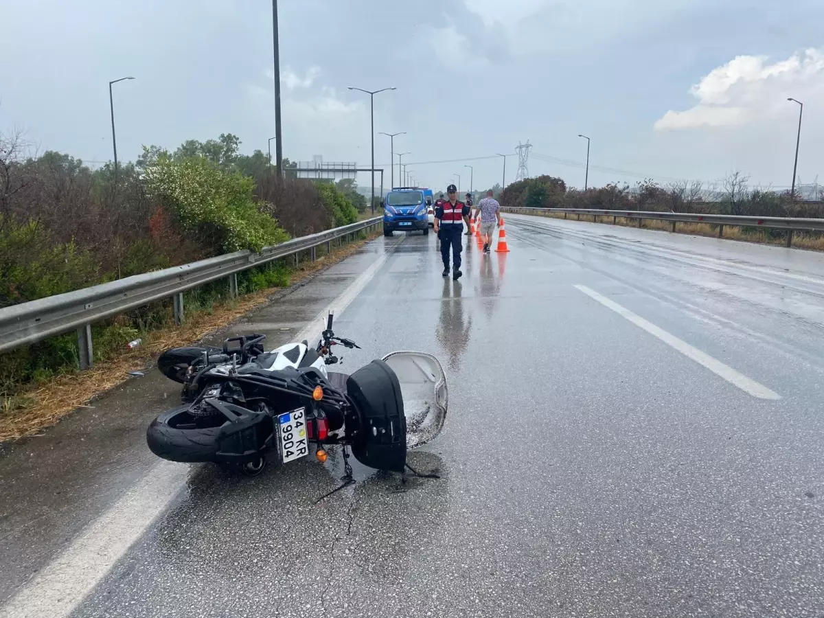 Adana\'da bariyere çarpan motosikletteki 1 kişi öldü, 1 kişi yaralandı