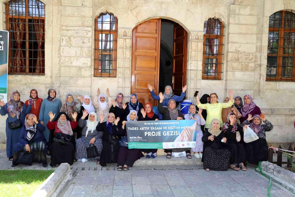 Adıyaman\'da 65 yaş üstü kadınlara gezi etkinliği