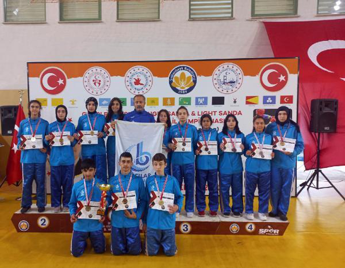 Bağcılar Belediyesi Wushu Kung Fu takımı, il şampiyonasında 13 madalya kazandı