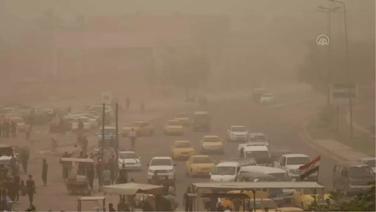 Bağdat Havalimanı'nda kum fırtınası nedeniyle uçuşlar durduruldu