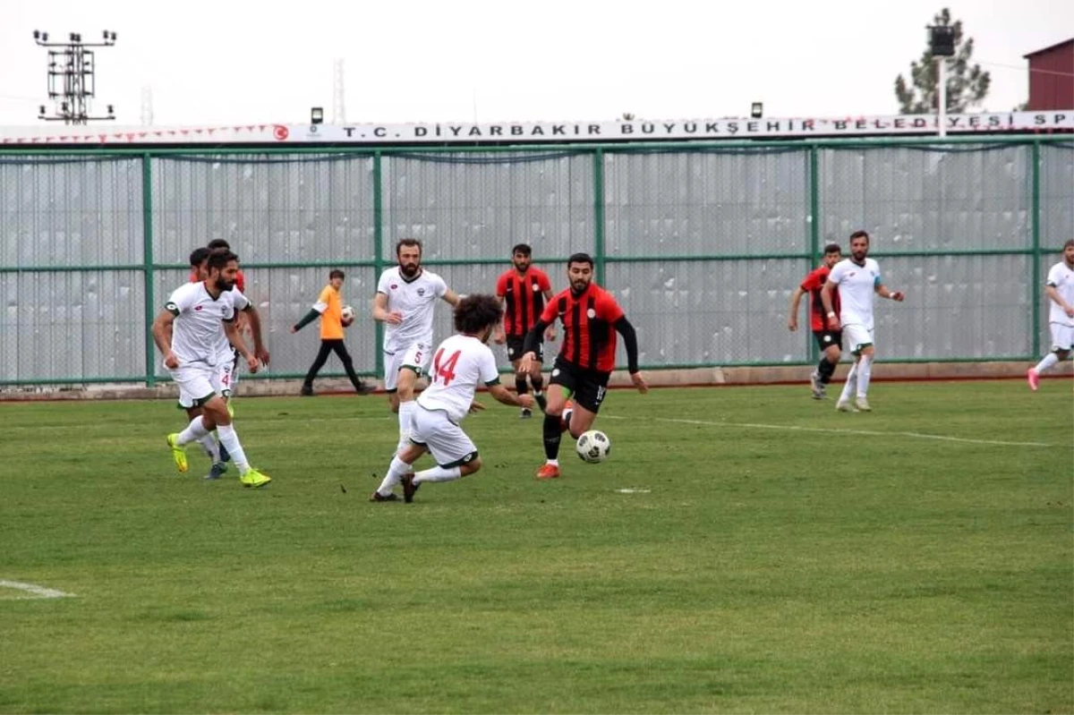 Bağlar Belediyespor futbolda geleceğin yıldızlarını arıyor