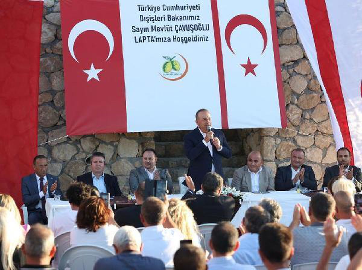 Bakan Çavuşoğlu, KKTC Lapta\'da vatandaşlarla buluştu