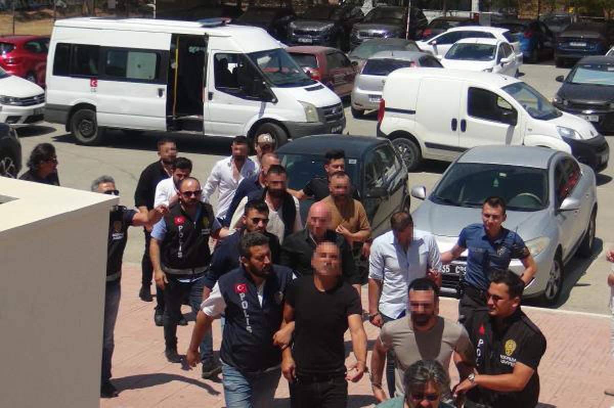 Bar işletmecisi ile polisten kaçırmaya çalışan 9 kişiye gözaltı