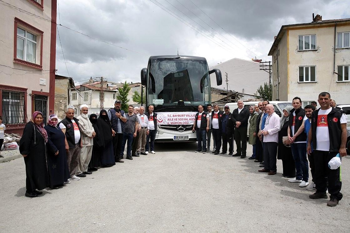 Bayburtlu şehit aileleri ve gaziler Çanakkale gezisi için yola çıktı