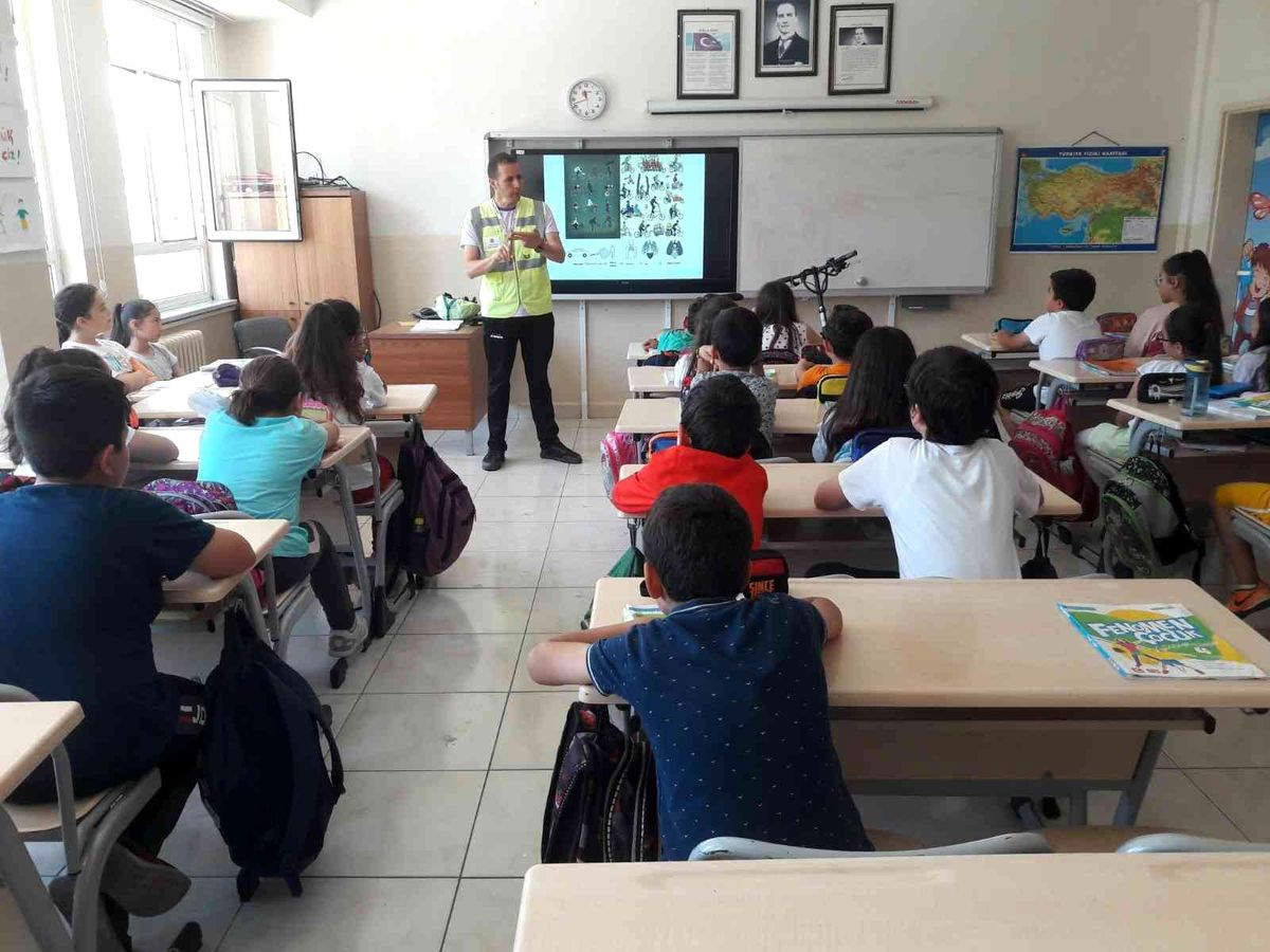 Bilecik\'te öğrencilere \'Temel Trafik ve Bisiklet Ulaşım, Yaşam Kültürü\' semineri