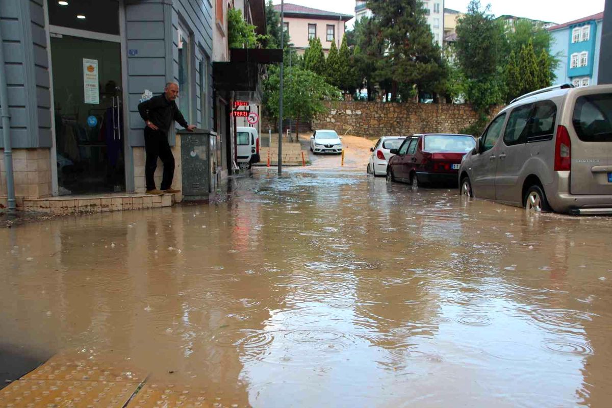 Bilecik\'te sağanak yağış etkili oldu