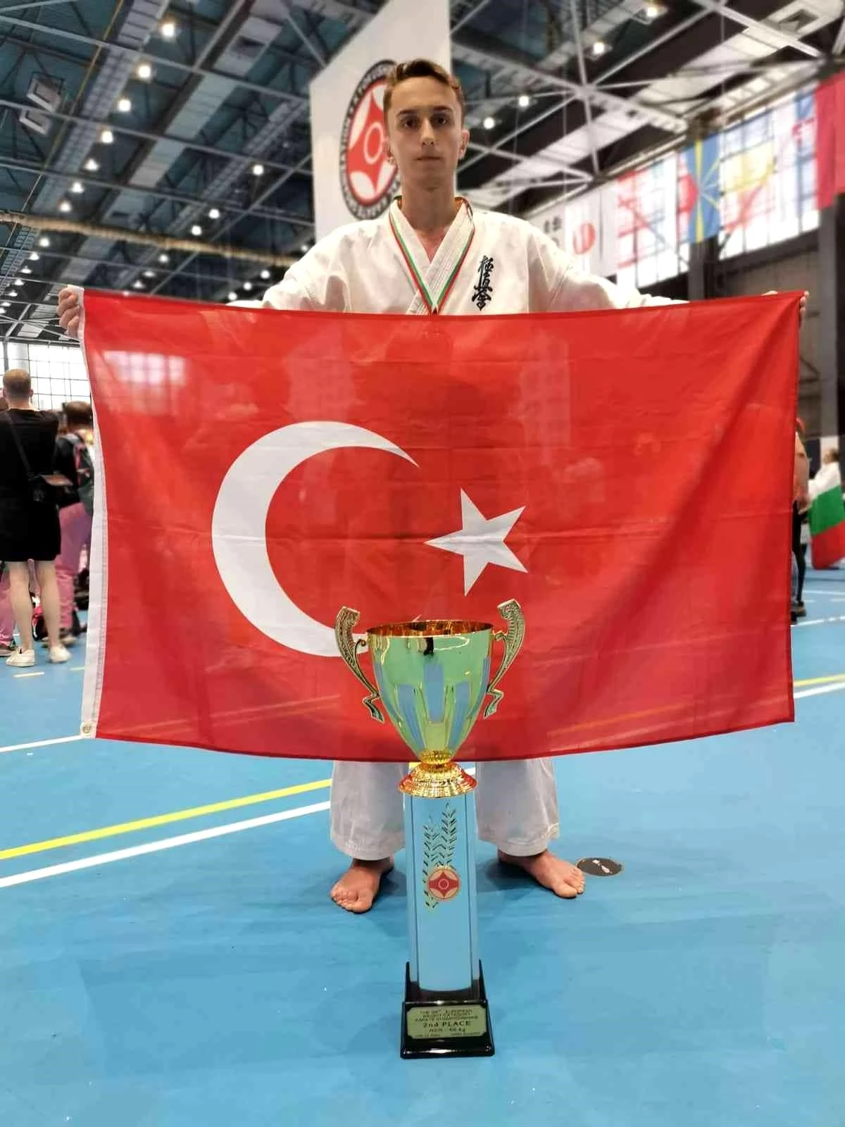 Bulgaristan\'da düzenlenen Kyokushin Avrupa Karate Şampiyonası\'nda Avrupa 2\'incisi oldu