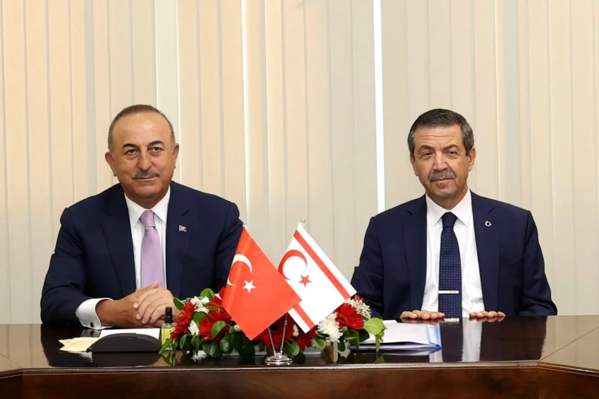 Dışişleri Bakanı Çavuşoğlu, KKTC Dışişleri Bakanı Ertuğruloğlu\'nu ziyaret etti