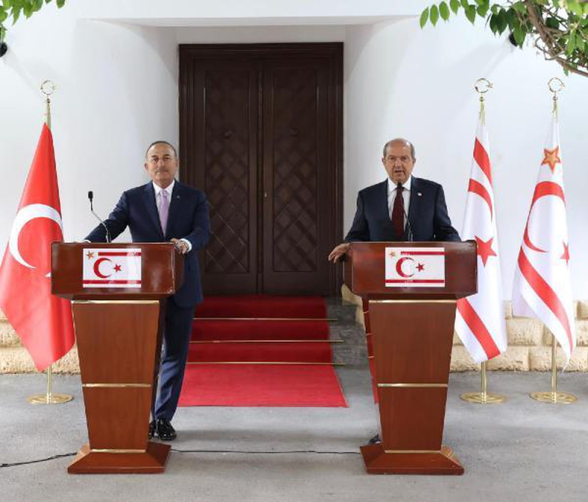 Çavuşoğlu: Müzakere eşitler arasında olur, yoksa herhangi bir anlamı da olmaz
