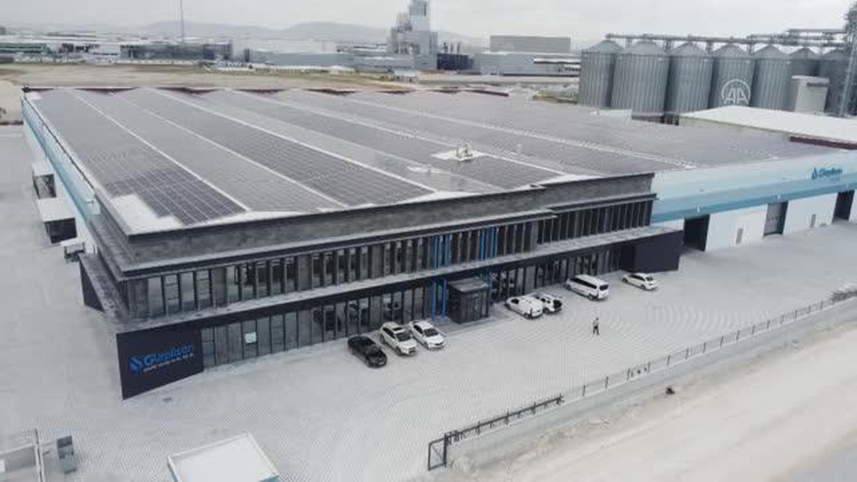 Çevreci fabrika plastik atıktan ürettiği ham maddeyi 17 ülkeye ihraç ediyor