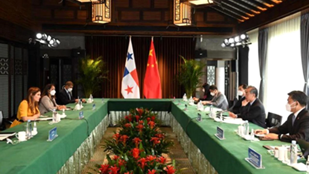 Çin ve Panama Dışişleri Bakanları, Diplomatik İlişkilerin 5. Yıl Dönümünü Kutladı