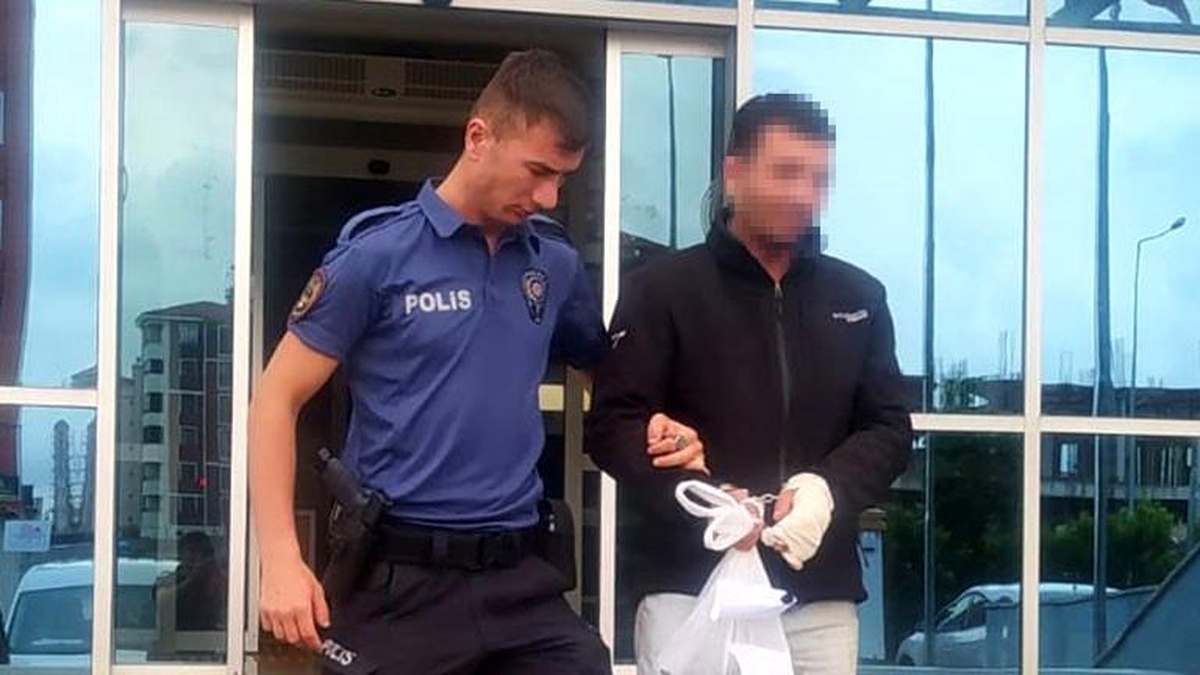 Eğlence mekânında çıkan kavgada 2 kişiyi bıçakladı