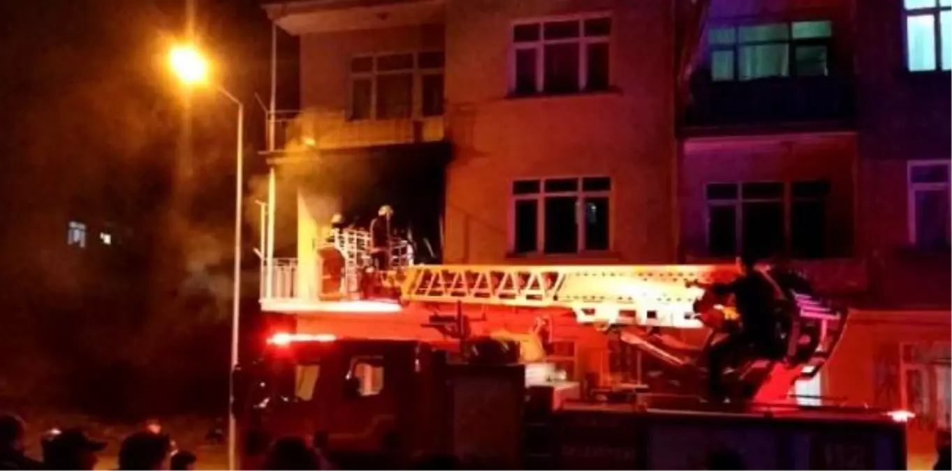 Elazığ'da apartman dairesinde yangın