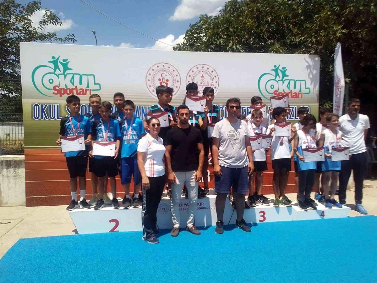 Eskişehirli öğrencilerden ortaokullar arası Atletizm Türkiye Şampiyonası\'nda derece
