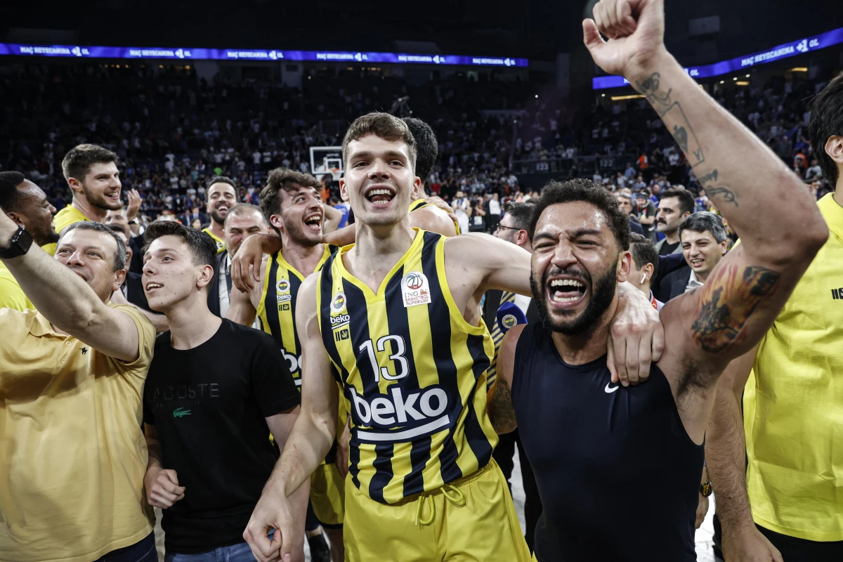 Fenerbahçe Beko, Basketbol Süper Ligi\'nde 4 yıl sonra şampiyonluğa ulaştı