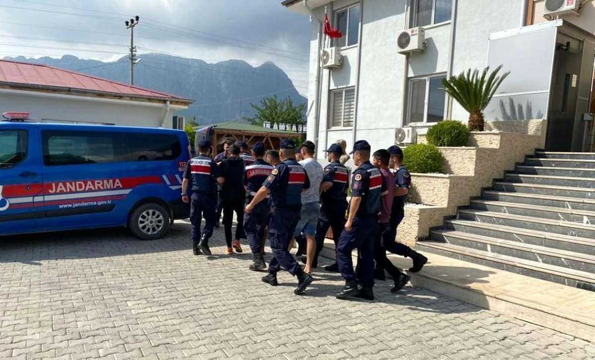 Hırsızlığa teşebbüs eden şahıslar yakalandı