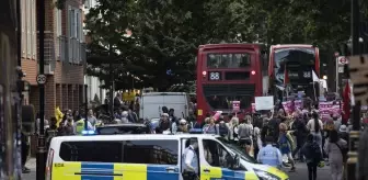 İngiltere'nin sığınmacıları Ruanda'ya gönderme planı protesto edildi