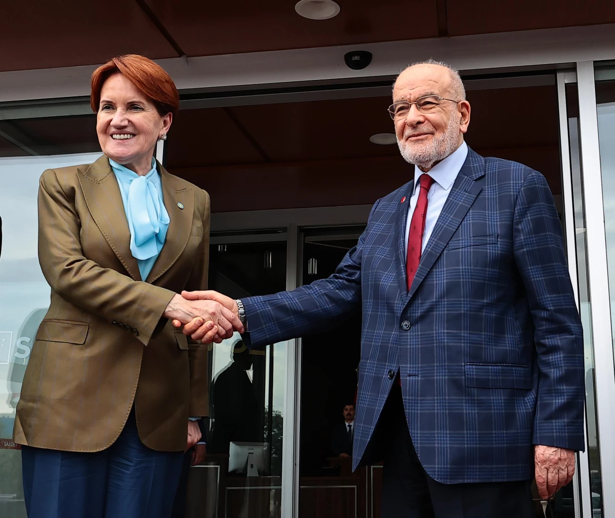 Akşener, Saadet Partisi Genel Başkanı Karamollaoğlu\'nu Ziyaret Etti