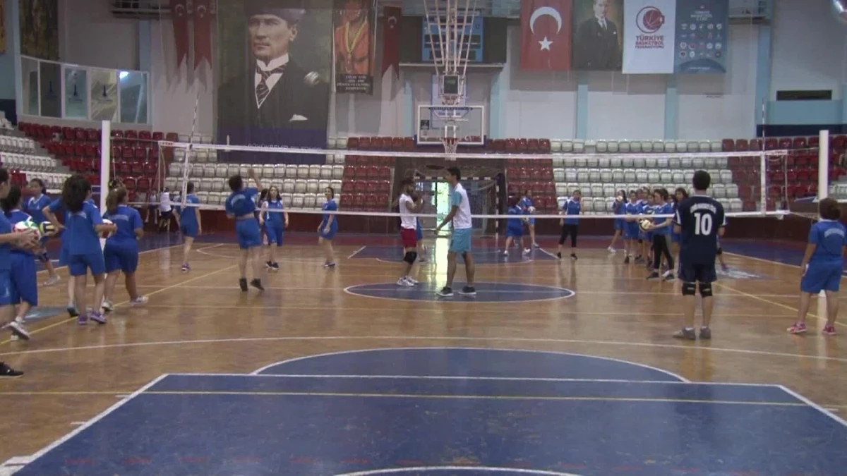 İzmir Büyükşehir Belediyesi Yaz Spor Okulları 20 Haziran\'da Açılıyor