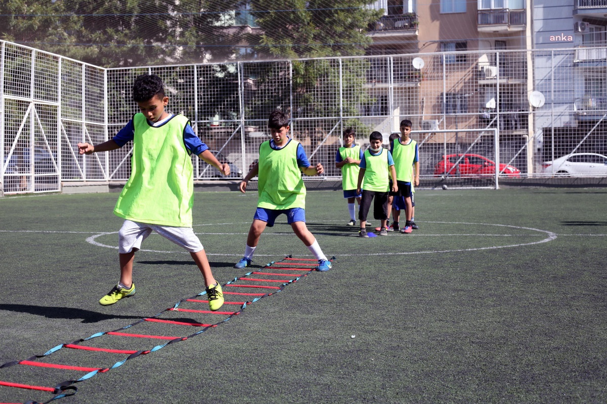 Karabağlar\'da Yaz Spor Okulları Başlıyor