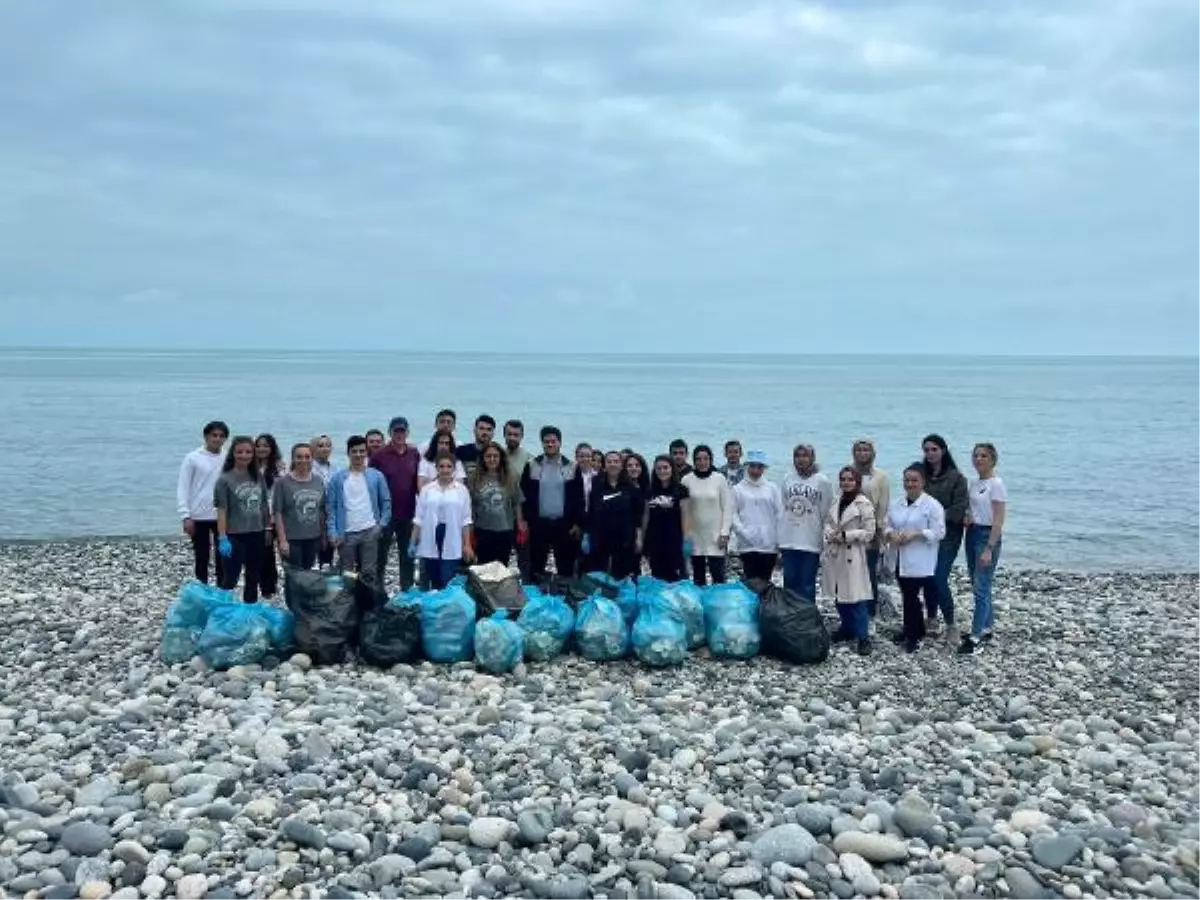 Karadeniz sahilinde 300 metrede, 80 kilogram çöp