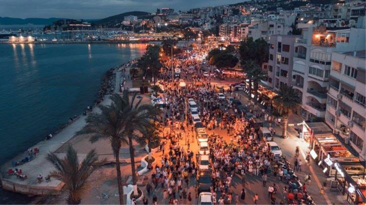 Kuşadası Sokak Festivali, 21 ülkeden gelen yüz binlerce turiste muhteşem anlar yaşattı