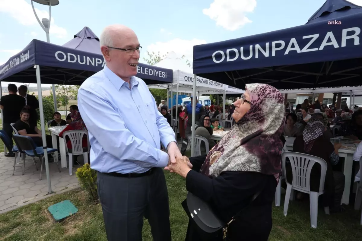 Odunpazarı Belediye Başkanı Kurt, Amigo Orhan Halk Merkezi\'nde Kadınlarla Buluştu