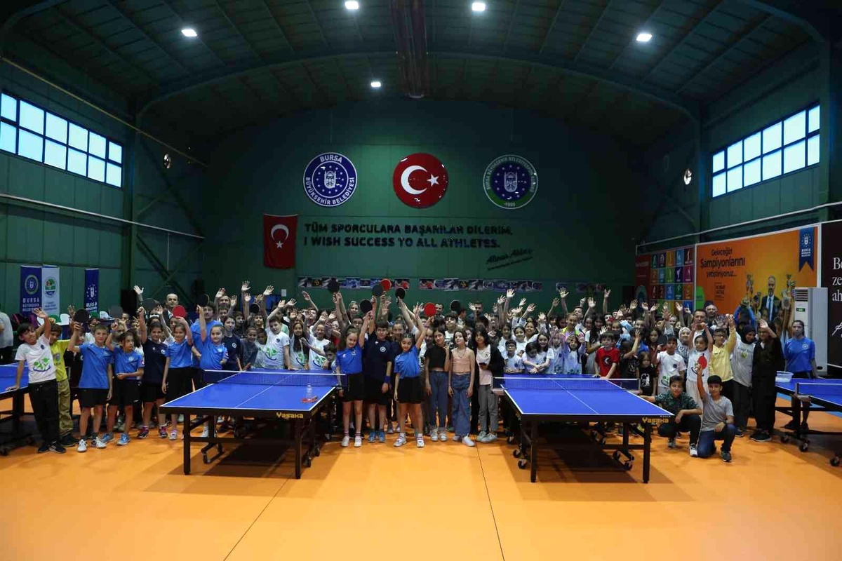 Öğrenciler, Büyükşehir Belediyespor Masa Tenisi Şenliği\'nde keyifli anlar yaşadı