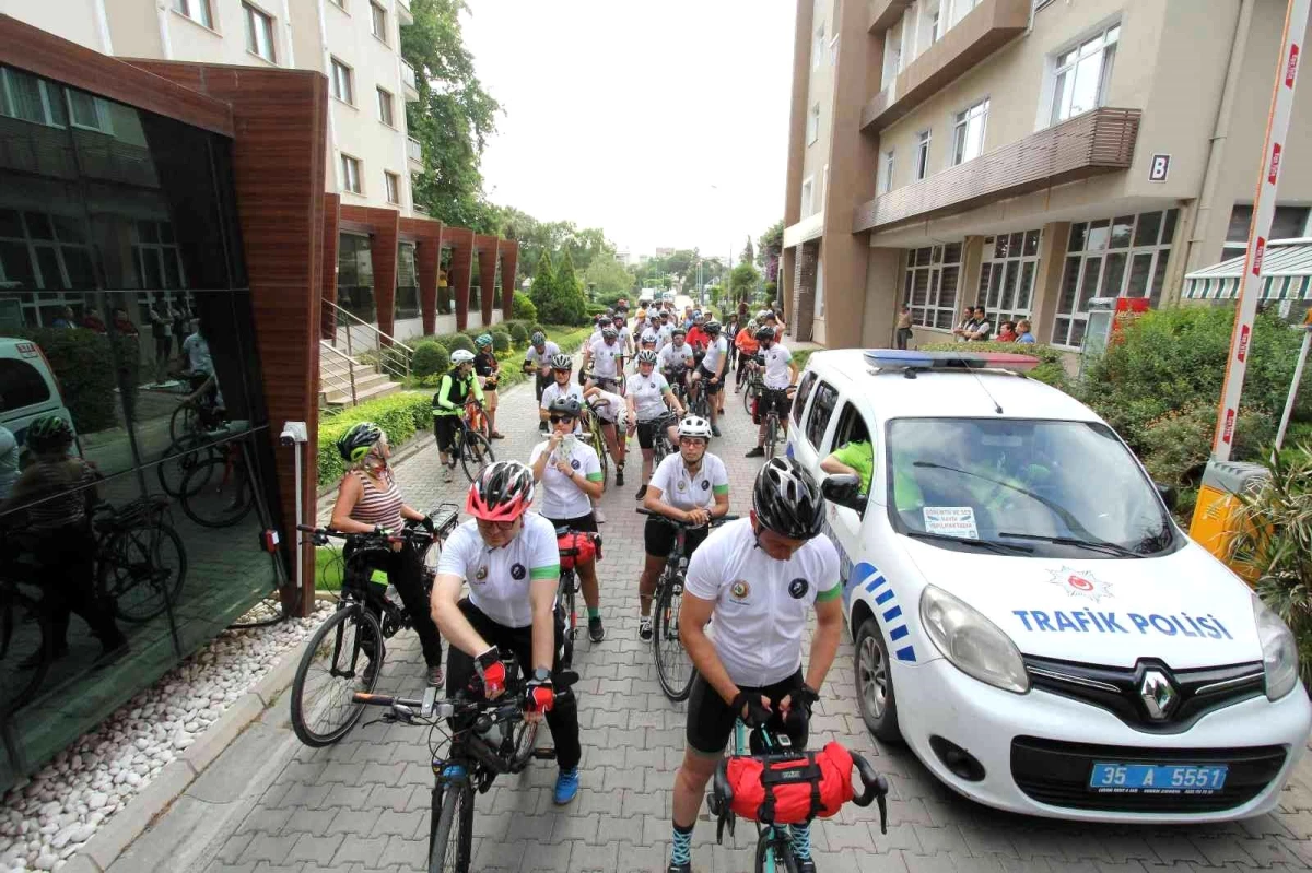 "Ormanlarımız yanmasın" diyerek Çanakkale\'den İzmir\'e pedal çevirdiler