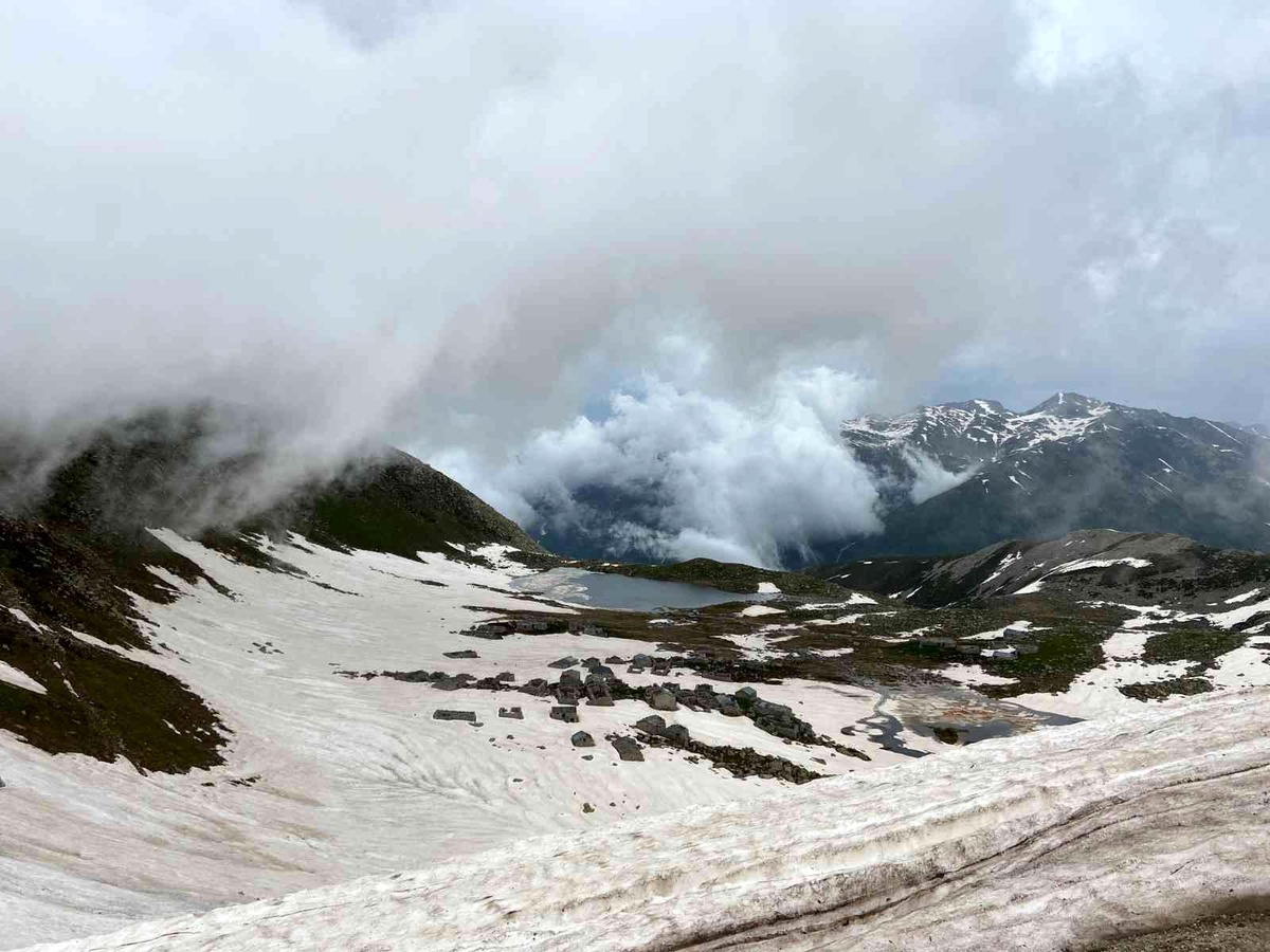 Rize\'nin yüksek kesimlerinde dolu yağışı etkili oldu