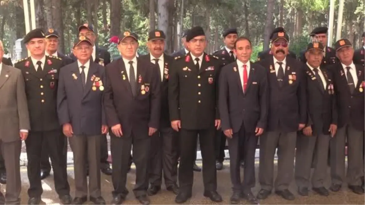 Şehit eşi ve 2 aylık oğlundan duygulandıran ziyaret