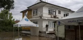 Selde zarar gören Akyurt'taki temizlik ve tahliye çalışmaları sürüyor