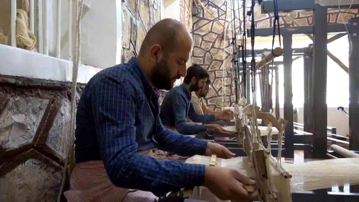 Siirt\'te düğün sezonu açıldı, şal-şepik kumaşına ilgi arttı