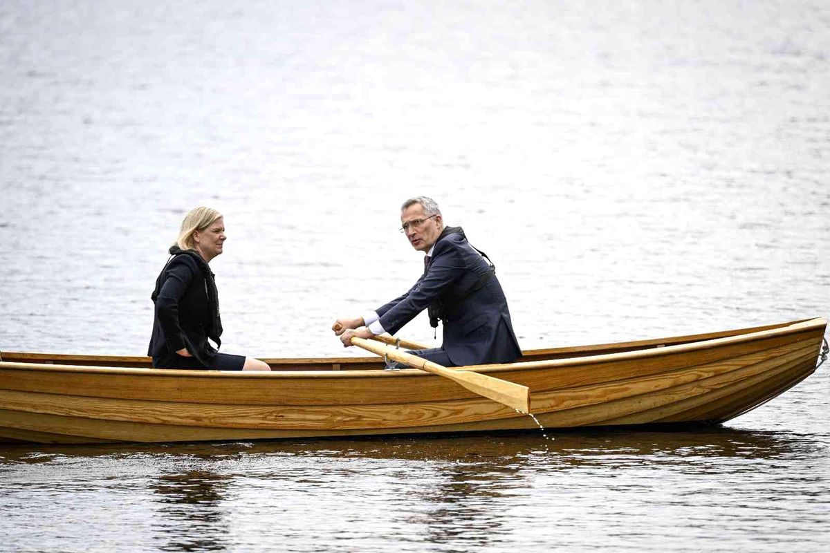 Stoltenberg ve Andersson\'dan kayık sefası