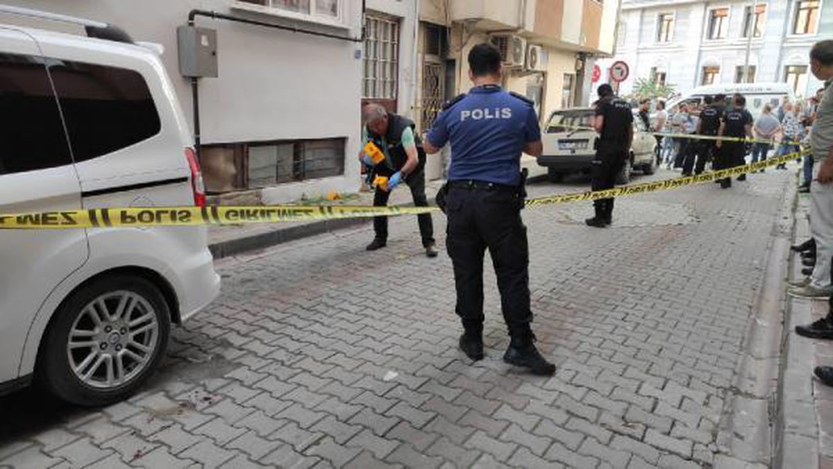 Tartıştığı 2 kişiyi tabancayla yaraladı