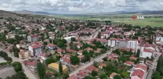 Vali sel bölgesinde sahaya inip hasar tespiti yaptı