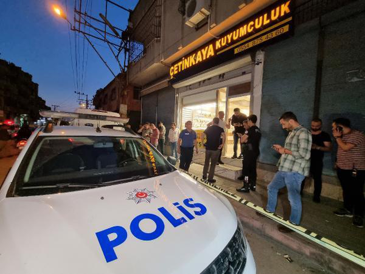 Adana\'da kuyumcu silahla vurularak, altınları gasbedildi