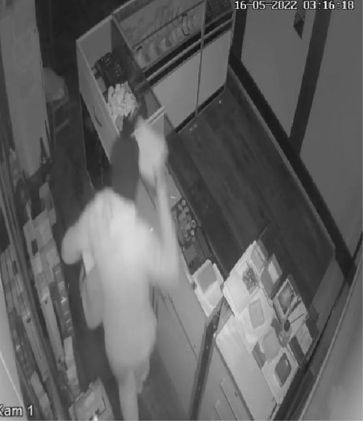 Ağrı'da, duvarı delerek 1 milyon TL'lik 'altın' çalan 2 şüpheliden 1'i yakalandı