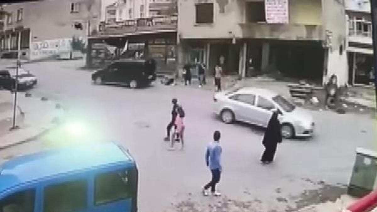 Arnavutköy\'de hafif ticari aracın çarptığı yaya yaralandı